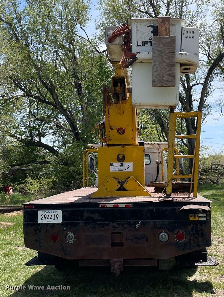 image for item MS9753 1987 GMC C7000  bucket truck