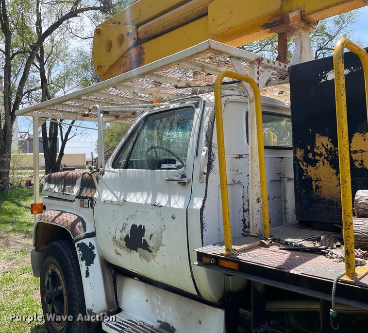 image for item MS9753 1987 GMC C7000  bucket truck