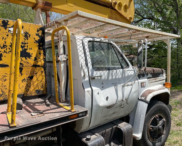 image for item MS9753 1987 GMC C7000  bucket truck