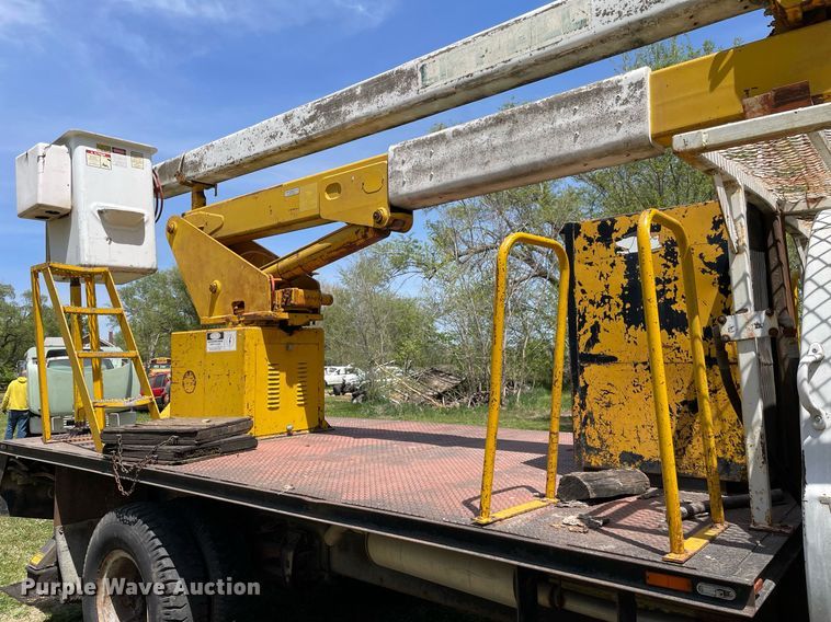 image for item MS9753 1987 GMC C7000  bucket truck