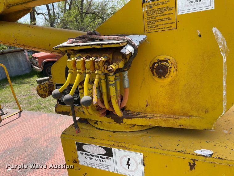 image for item MS9753 1987 GMC C7000  bucket truck