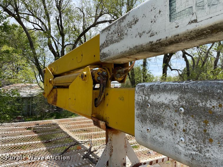 image for item MS9753 1987 GMC C7000  bucket truck