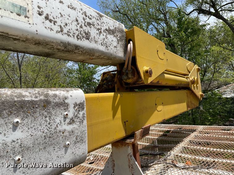 image for item MS9753 1987 GMC C7000  bucket truck
