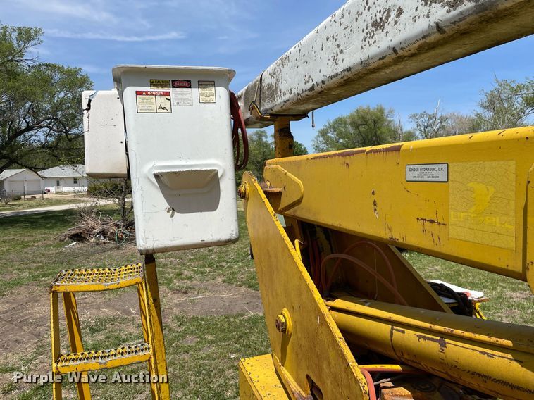 image for item MS9753 1987 GMC C7000  bucket truck