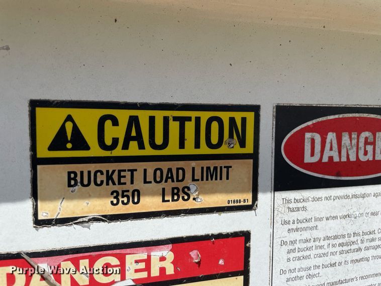 image for item MS9753 1987 GMC C7000  bucket truck