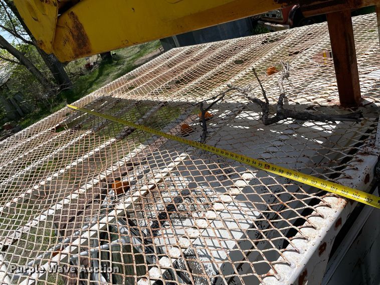 image for item MS9753 1987 GMC C7000  bucket truck