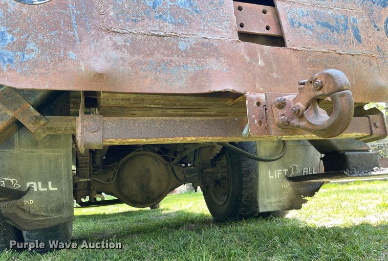 image for item MS9753 1987 GMC C7000  bucket truck