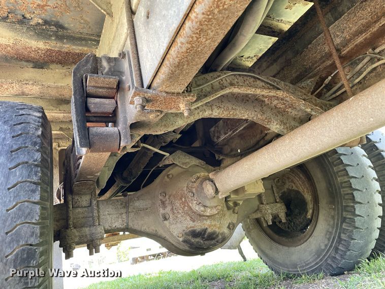 image for item MS9753 1987 GMC C7000  bucket truck