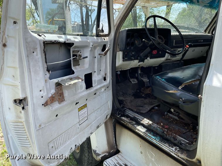 image for item MS9753 1987 GMC C7000  bucket truck