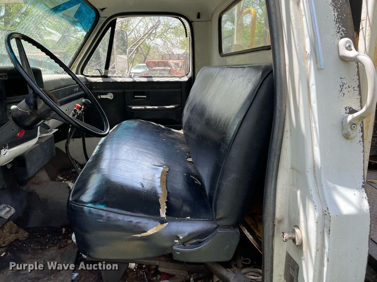 image for item MS9753 1987 GMC C7000  bucket truck