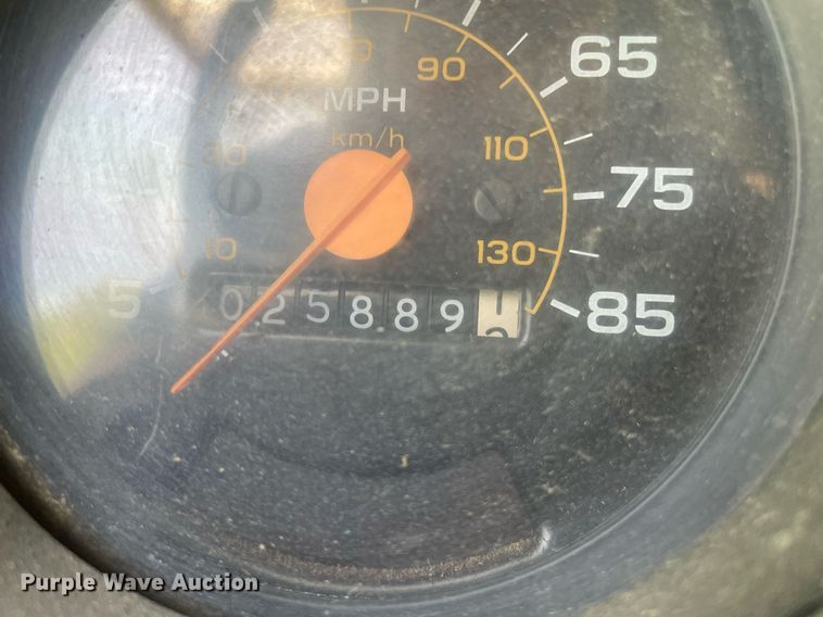 image for item MS9753 1987 GMC C7000  bucket truck