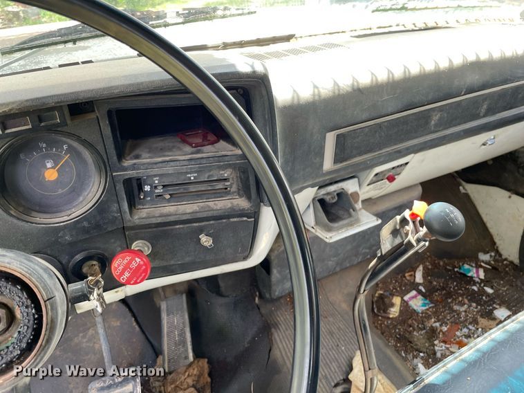 image for item MS9753 1987 GMC C7000  bucket truck