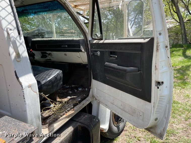 image for item MS9753 1987 GMC C7000  bucket truck