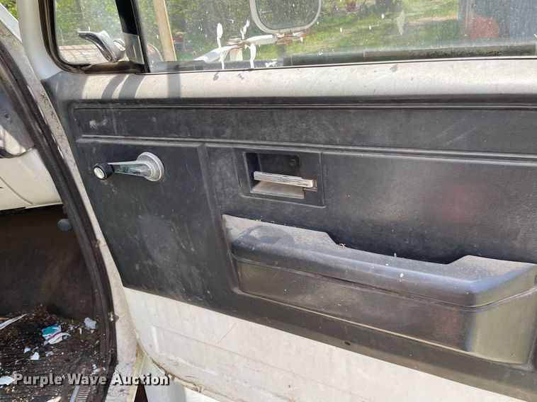 image for item MS9753 1987 GMC C7000  bucket truck