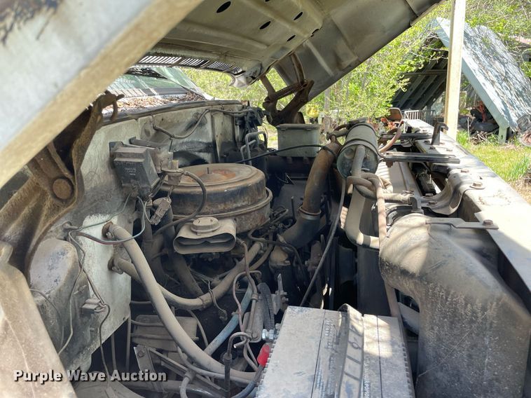 image for item MS9753 1987 GMC C7000  bucket truck