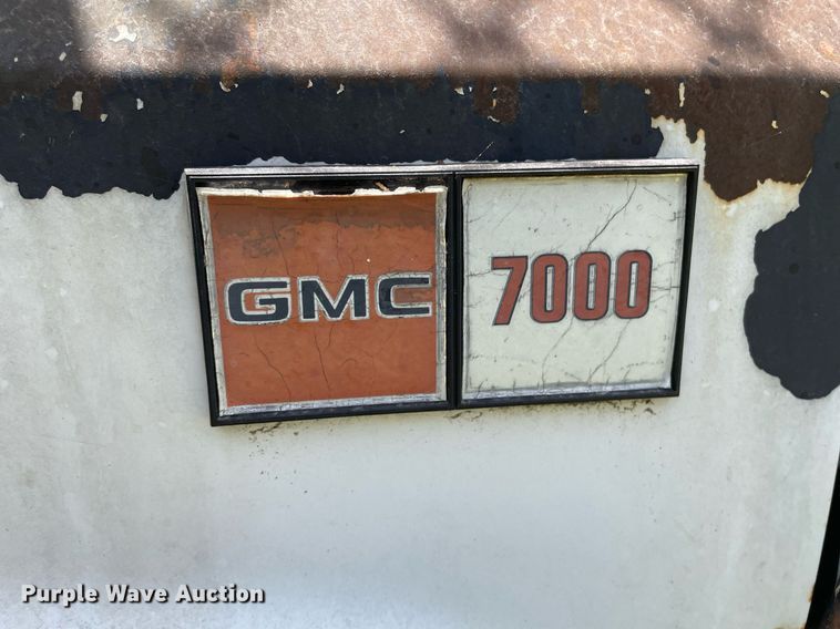 image for item MS9753 1987 GMC C7000  bucket truck