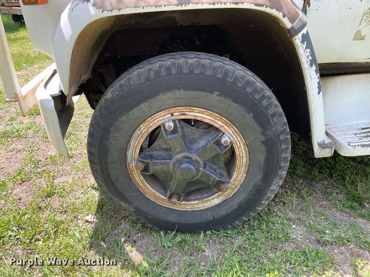 image for item MS9753 1987 GMC C7000  bucket truck