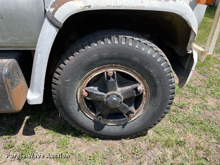 image for item MS9753 1987 GMC C7000  bucket truck