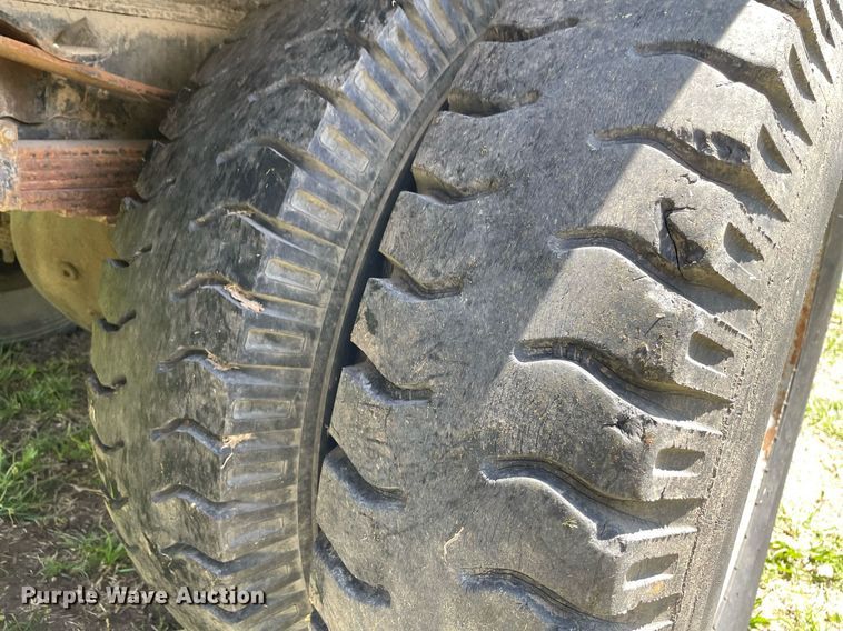 image for item MS9753 1987 GMC C7000  bucket truck