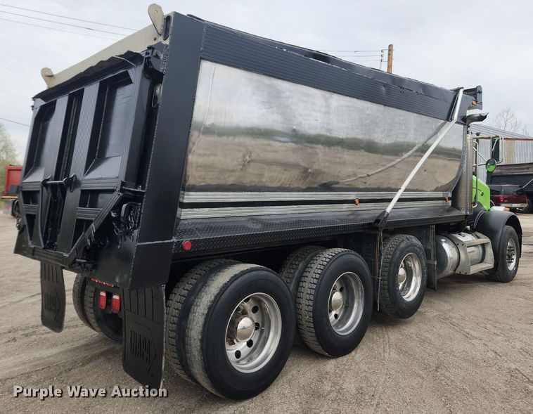 image for item MW9646 2004 Peterbilt 357  dump truck