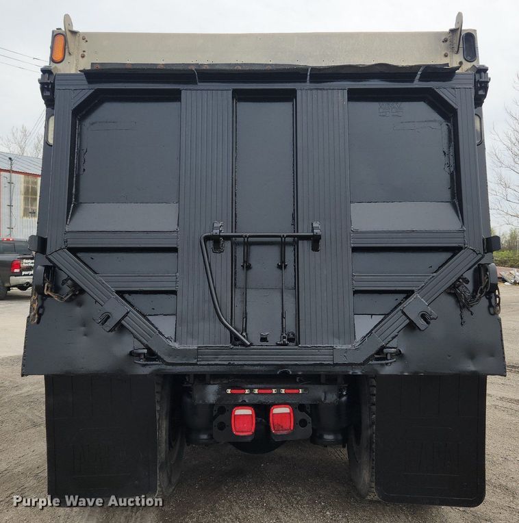 image for item MW9646 2004 Peterbilt 357  dump truck