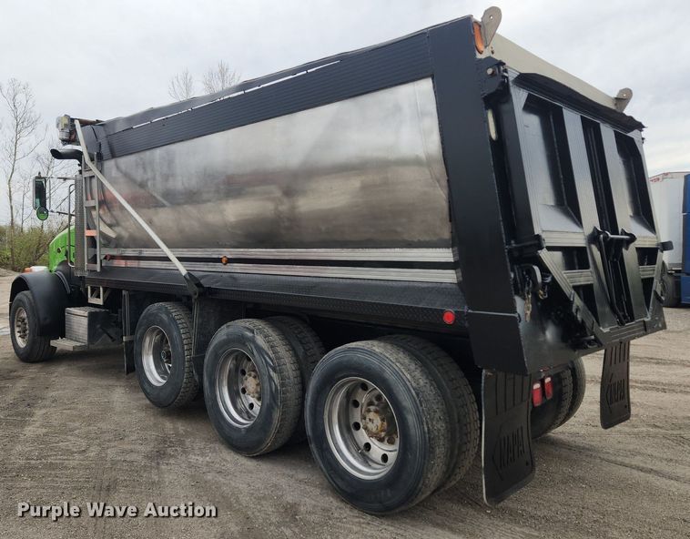 image for item MW9646 2004 Peterbilt 357  dump truck