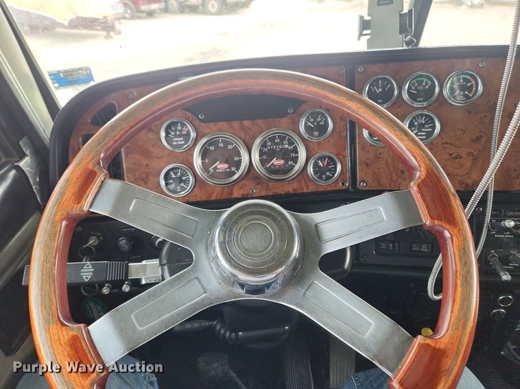 image for item MW9646 2004 Peterbilt 357  dump truck