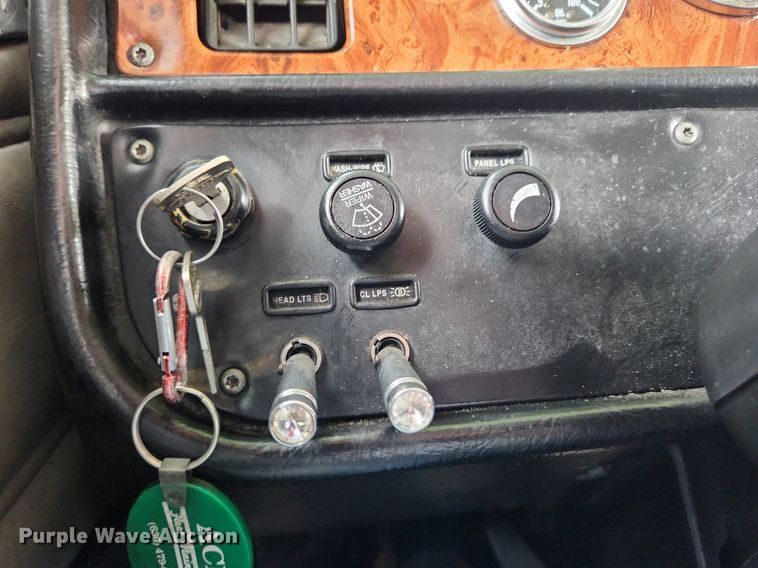 image for item MW9646 2004 Peterbilt 357  dump truck