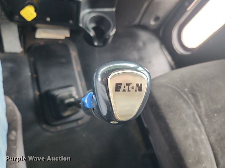 image for item MW9646 2004 Peterbilt 357  dump truck