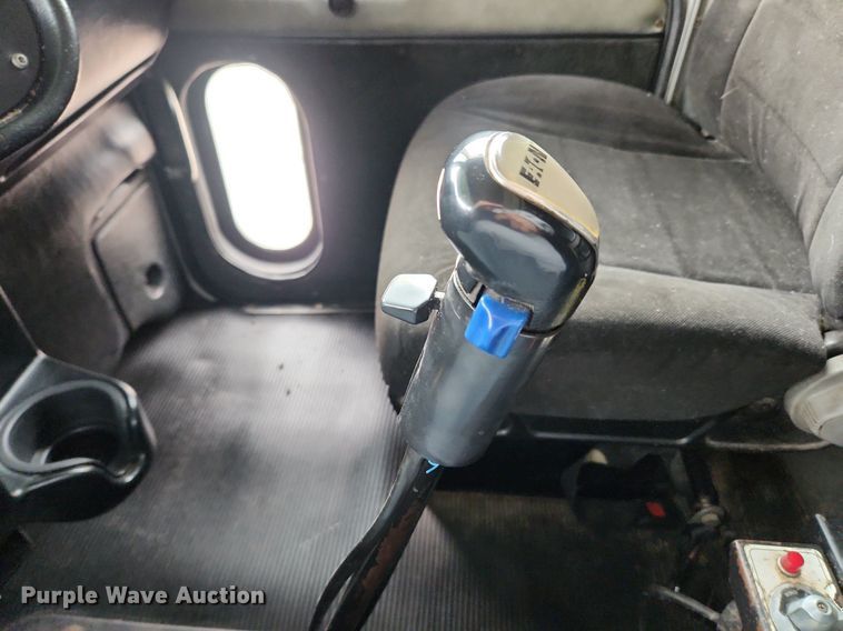 image for item MW9646 2004 Peterbilt 357  dump truck