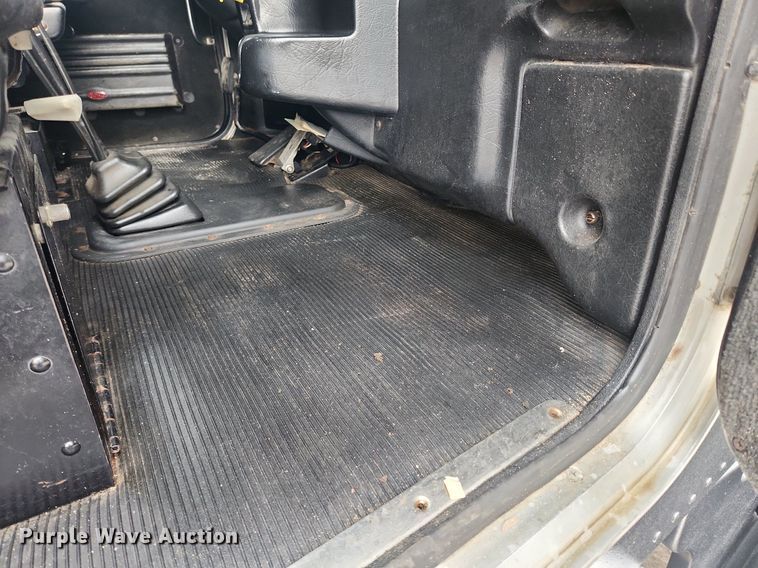 image for item MW9646 2004 Peterbilt 357  dump truck