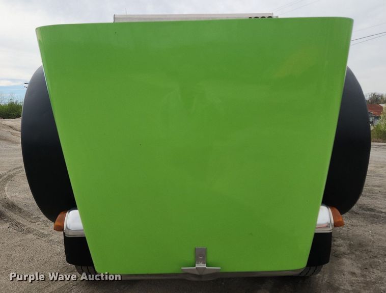 image for item MW9646 2004 Peterbilt 357  dump truck