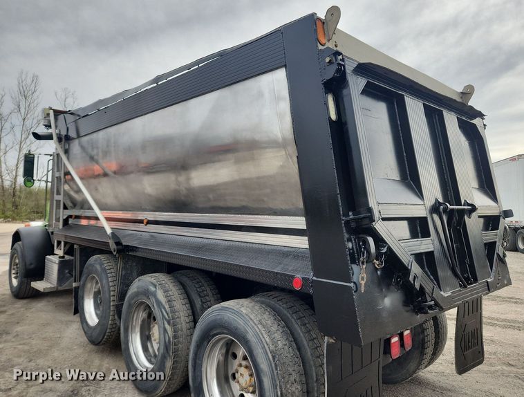 image for item MW9646 2004 Peterbilt 357  dump truck