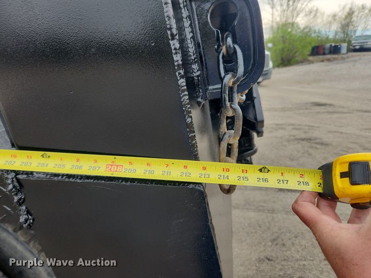 image for item MW9646 2004 Peterbilt 357  dump truck