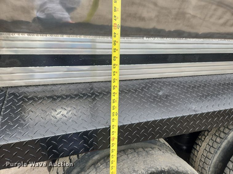 image for item MW9646 2004 Peterbilt 357  dump truck