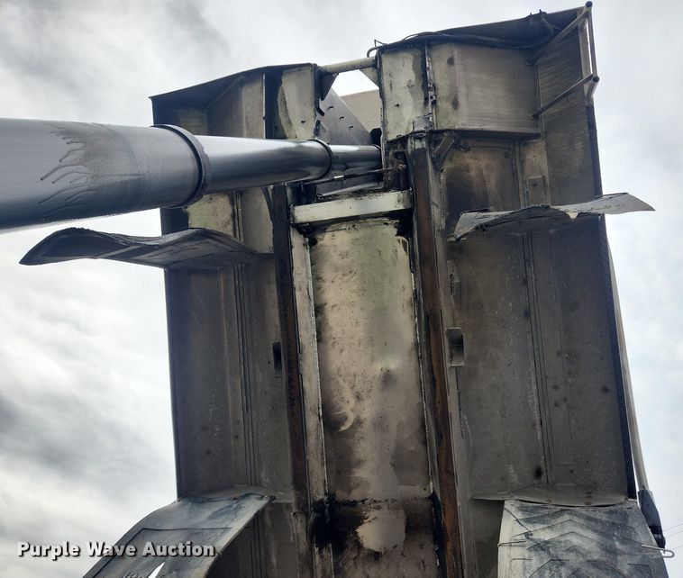 image for item MW9646 2004 Peterbilt 357  dump truck