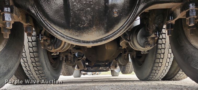 image for item MW9646 2004 Peterbilt 357  dump truck