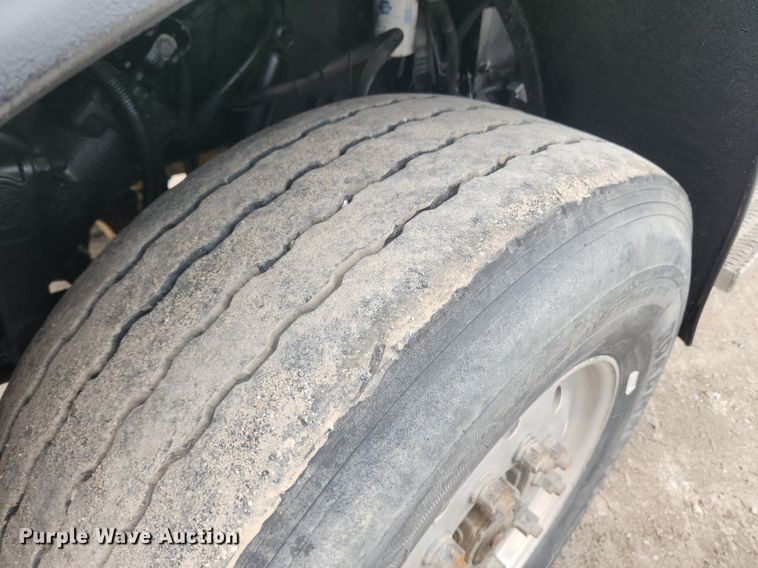 image for item MW9646 2004 Peterbilt 357  dump truck