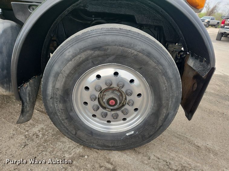 image for item MW9646 2004 Peterbilt 357  dump truck