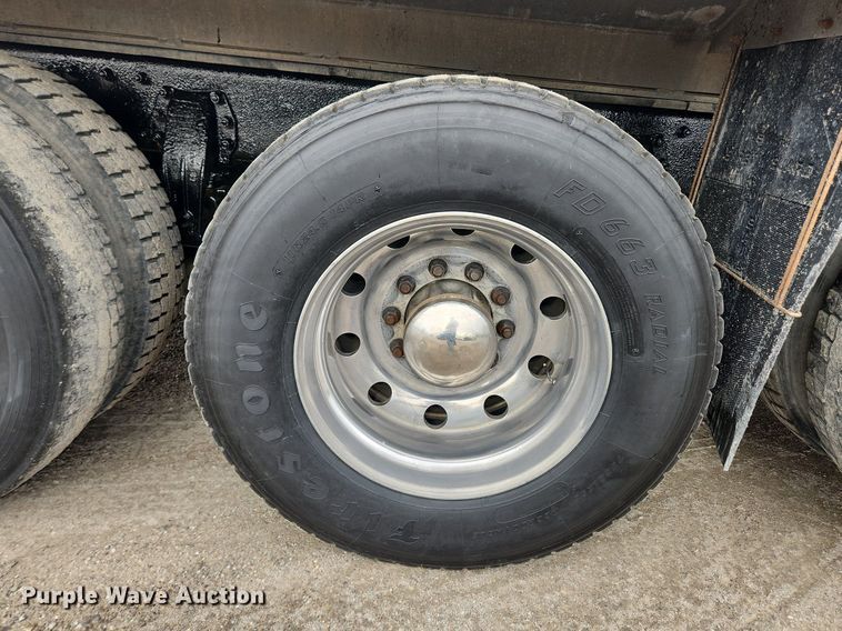 image for item MW9646 2004 Peterbilt 357  dump truck