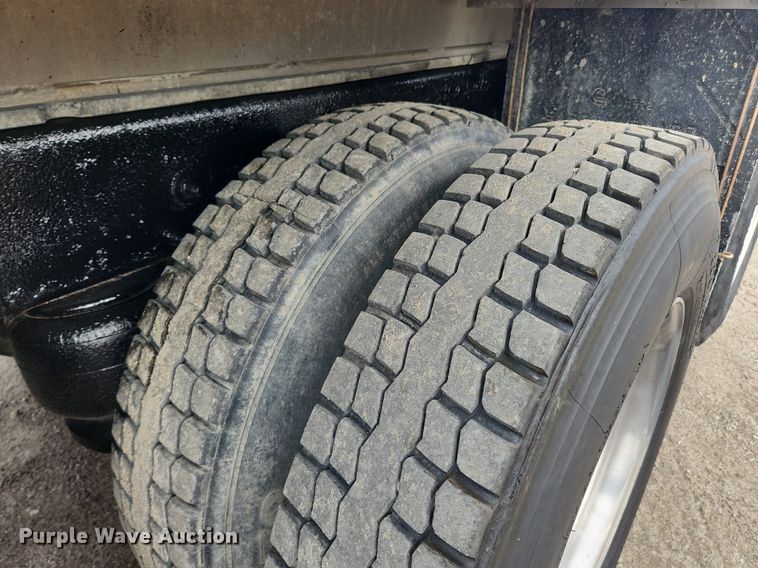 image for item MW9646 2004 Peterbilt 357  dump truck