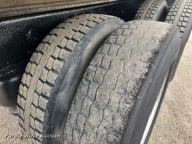 image for item MW9646 2004 Peterbilt 357  dump truck