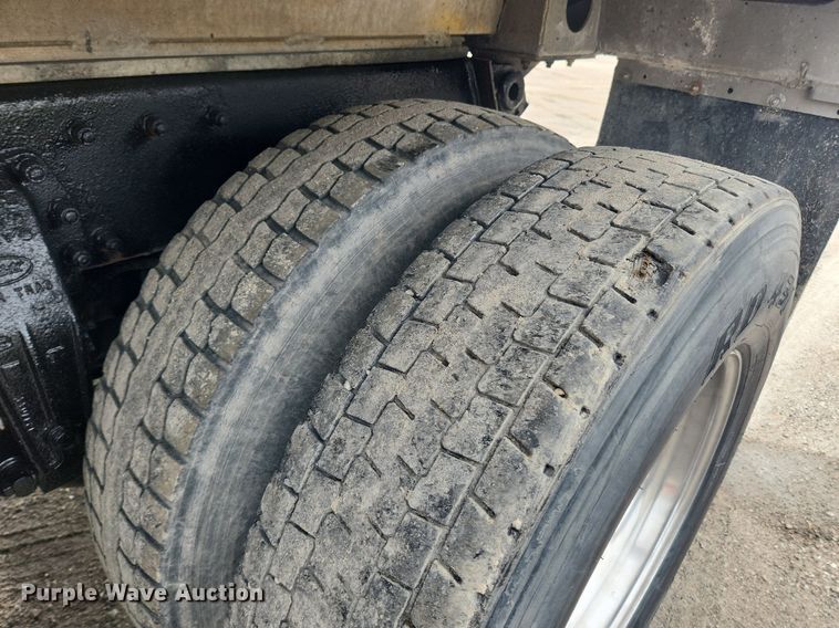 image for item MW9646 2004 Peterbilt 357  dump truck