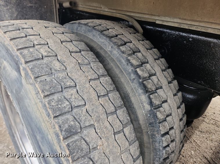 image for item MW9646 2004 Peterbilt 357  dump truck