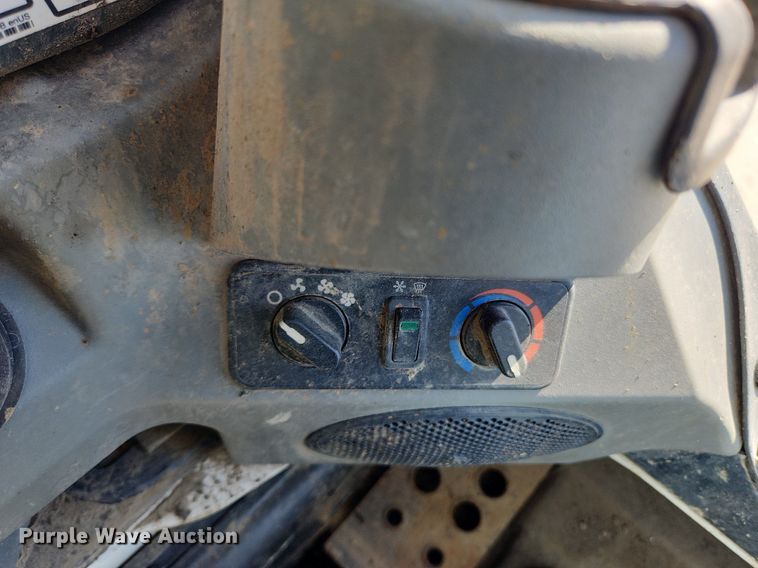 image for item MW9664 2019 Bobcat T740  tracked skid steer loader