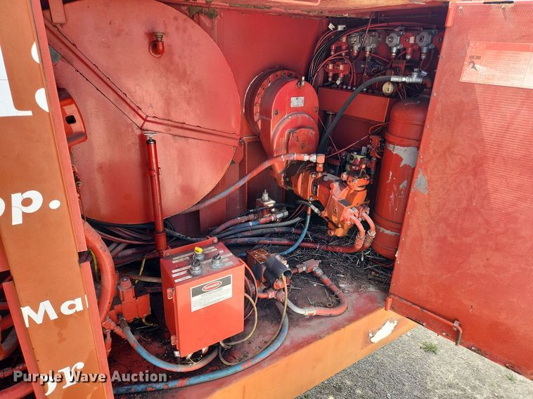 image for item MW9755 1992 Manitowoc M50W  crane