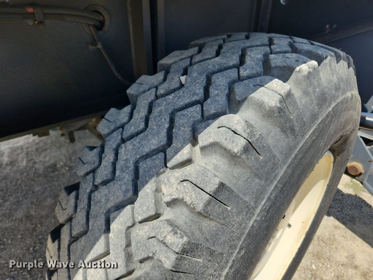 image for item MW9757 1994 Lorain LCD150  crane