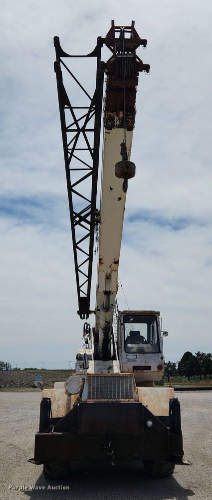 image for item MW9758 1980 P&H Omega 20-20  crane
