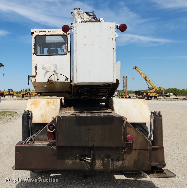 image for item MW9758 1980 P&H Omega 20-20  crane