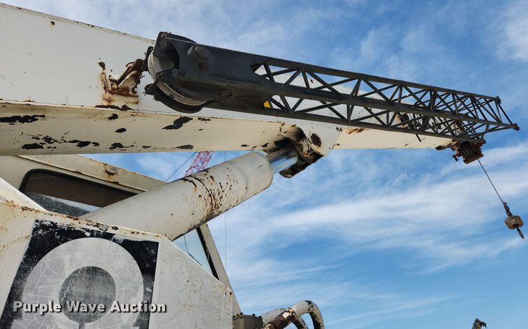 image for item MW9758 1980 P&H Omega 20-20  crane